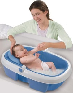 Как нужно проводить качественное и правильное купание новорожденного с первых его дней жизни?