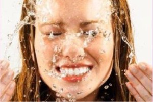 Как действует горячая вода на кожу лица? Как меняют воду фильтры?