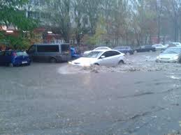 Засор коллектора в Ростове-на-Дону стал причиной регулярных подтоплений